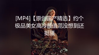 ★☆稀缺资源☆★推特30万粉母狗【Ella小骚狐】野外露出 调教 多P付费订阅 (1)