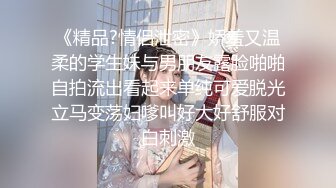 穿着洁白婚纱的美女被摄影师玩的直浪叫的!