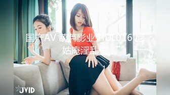 披肩发长腿御姐范美少妇，双头蛇道具，道具来回进出，忍不住呻吟起来，强烈刺激外阴