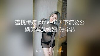 半夜睡不着觉，就约炮友野外兜风顺便车上来一炮