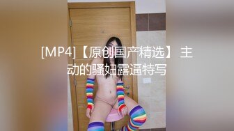 某站流出大胆牛人潜入某大厦女厕偷窥出来故意搭讪妹子拍脸