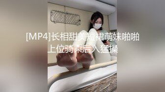 非常骚的小女人给大哥深喉大鸡巴舔蛋蛋，被大哥压在身下疯狂输出