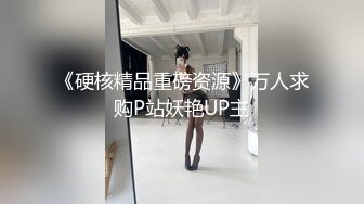 大神旅游景区一路走一路抄底众多的美女少妇眼界大开 (21)