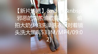 【快递小妹】第二弹4V颜值巨奶，快递站人来人往，塞跳蛋上班，受不了手淫潮喷，超刺激 (1)