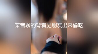 后面被猛男干前面嘴巴顾着吃鸡鸡