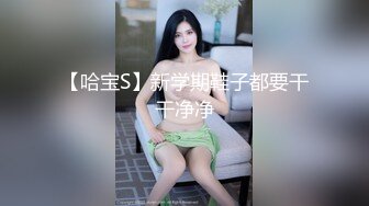 女友带我去买衣服然后在试衣间给我口，狂野的反差婊，吃鸡的饥渴样，像八百年没吃过鸡一样！