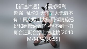 更衣室里学长被学弟的身材吸引 上集