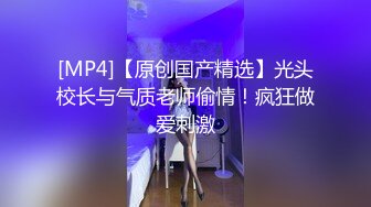 猥琐头套男大战巨乳老婆，吊钟奶子女上位超诱惑，无套多角度操逼内射