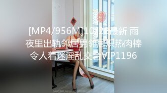 粉色制服可爱妹子，趴下给男友吃屌，没想到还不小呢