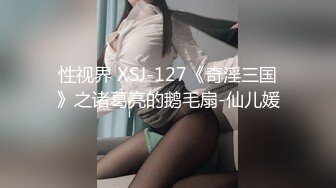 文静邻家妹妹，和男友居家操逼，翘起美臀求操，大长屌插到底，骑乘位深插，妹妹很喜欢被操