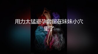 奶子那么大穿着制服就更加诱人了