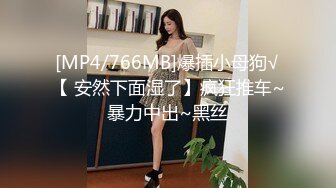 哺乳期奶妈丰满吊钟奶，手指抠逼勾引狼友们刷礼物特写大鲍鱼尿尿