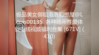 热门餐厅偷拍穿着绿裙子的美女 不知何事高兴的直跺脚