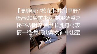 【白T恤短发大学生兼职妹】迫不及待解下内衣，一手抓白嫩奶子，口硬直接开操，扶着大屁股后入，骑乘边草边揉奶子