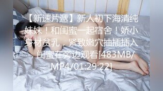 穿吊带牛仔裤的小姐姐，姨妈期上厕所洞开打开，里面的穴肉看得清清楚楚，等她出来拍正脸，咳嗽了几声她才把脸看向我！