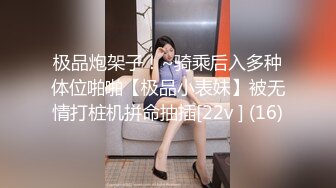 我开着拖拉机两小伙搞骚熟女，吸奶扣穴小伙齐上场，正入抽插抬腿后入猛操，干的太猛差点翻下床