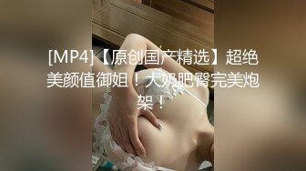 三个超嫩颜值美少女，多人群P名场面，两根小辫甜妹，扒开内裤互揉穴，一人一个骑乘位，边操边舔奶子爽翻