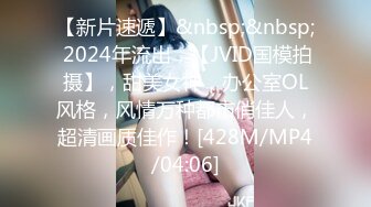 疯狂车震 骚女猛男在后座疯狂搞逼 完事后女的邦男的舔J8[MP4/143MB]