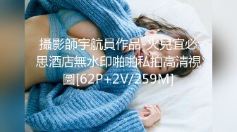 [MP4/1010MB]淫蕩紅發小騷貨！被矮個男爆草！大屌站立磨蹭抽插，妹妹錶情一臉舒服，主動騎乘位深插