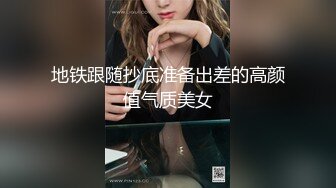 【稀缺摄像头】无良房东公共卫生间安置摄像头偷窥女租客洗澡大奶妹和老公一块洗