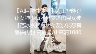 ⚫️⚫️坑神男扮女装潜入商场女厕，隔板缝中连续偸拍超多女性方便，多个年龄段，各种圆润大屁股