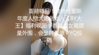 骚母狗丝袜美腿车上足交，饥渴难耐