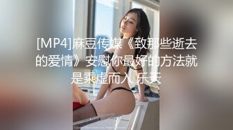 巨乳--女王两只超大西瓜奶，大黑牛震肥厚的屄洞、丁字裤勒逼，淫声放浪，揉奶巨顶！