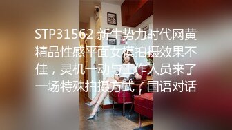 丰满熟女 ·桃子冰妈妈：儿子背后挑逗调教粉丝，骚性来了，忍不住在背后使劲露出，真是个淫母！