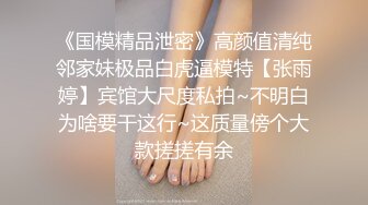 《极品TP魔手外购》女人坑女人系列！渣女真实偸拍宿舍姐妹露点不雅行为视频换钱~波霸女给大奶子做抹油拍打保养 (1)