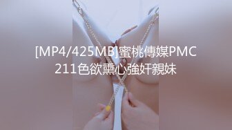 [MP4/ 1G]&nbsp;&nbsp;约JK裙装漂亮小美女做爱，没穿内裤伸手就可以揉捏感受，情欲沸腾，换上情趣围裙好身材温顺配合抽插呻吟