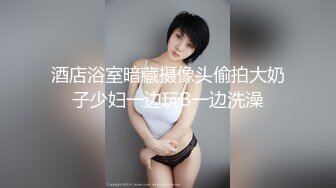 刺激淫妻露出✿淫妻车内完全露出了，代驾师傅开车进来整个人震惊了！整个人语无伦次，让他摸又不敢，真是个怂货