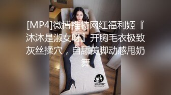 老公出差不在家欲求不满的骚货幽会❤️健身教练到家里啪啪让草死她杀猪嚎叫