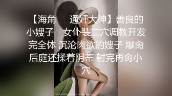 商场女厕全景偷拍牛仔裤少妇的小肥鲍