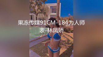 青少年爱黑公鸡-可爱的拉拉队队长莱利里德得到紧逼拉伸