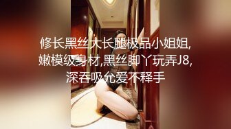 科技楼蹲守 身材娇小的长发美女 始终对摄像头有怀疑