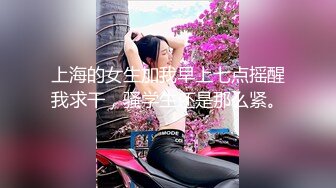 性福小哥一男三女，三个嫩妹妹服务，漂亮妹妹轮流舔，一起排队翘屁股，粉嫩小穴后入，娇喘呻吟