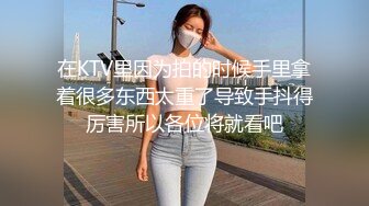 【S型身材爆乳小萝莉】顶级美腿一字马，黑丝高跟鞋极度诱惑，搔首弄姿，蜜桃翘臀更是诱人，地上尿尿妹子太骚了