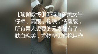 多个年轻嫩妹子环肥燕瘦风格各异，掰穴一看逼洞好大，多男主群P大战