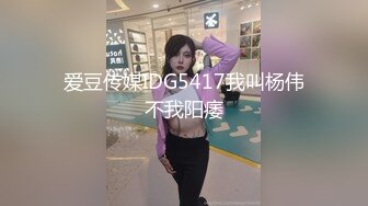 眼鏡韻味中年人妻玩3P,超有味道,這個年紀的女人真耐艹,壹前壹後共同撞擊