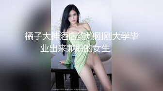 【公交车】坐公交在人前自摸，下车后一边走路一边露出自摸