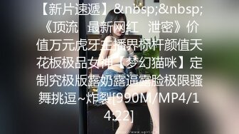 兄弟两一起约操巨乳良家少妇，开启3P激情性爱，乱翻上阵艹得少妇哇哇大叫！