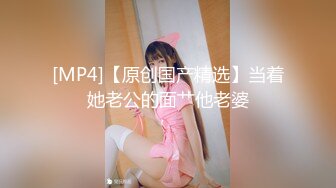 《极品CP魔手外购》色胆包天坑神潜入某公司女厕独占坑位隔板缝中现场实拍超多美女小姐姐方便，脸逼同步前后拍太顶了