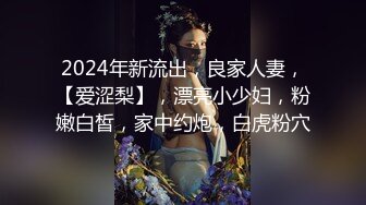 网红女神道具自慰，翘起美臀玻璃杯后入，深插到底，抚摸小穴揉搓