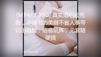 大眼可爱妹子脱掉后露出极品粉色蝴蝶鲍鱼，手指抠逼自慰