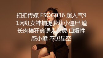 00后同学美乳粉穴妹子灰丝包臀裙夜晚户外啪啪，吸奶自摸逼逼后入屁股地上猛操