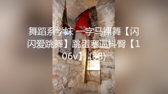 骚表姐跟小哥理发店里激情啪啪，全程露脸69口交大鸡巴，多体位无套抽插直接内射骚逼，淫水好多真实精彩刺激