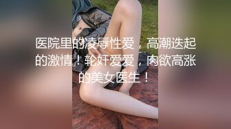 色房东隔着纱窗偷窥身材苗条女租客洗澡妹子的奶子太让人失望貌似还没发育