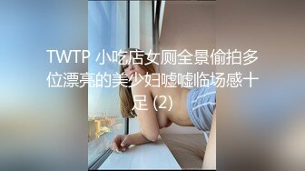 长发披肩的白嫩的格子衣服人妖猥亵床上的可爱少女接吻吃奶激情爱爱呻吟动听诱人