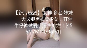 极品CP✅魔手》疯狂大胆坑神躲进商场女_厕独占一个坑位隔板缝中偸_拍各种B形妹子方便▲极限特写镜头快要碰到B了 (1)