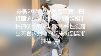 偷拍极品闷s型美女碎花裙黄高跟逛街不穿内裤